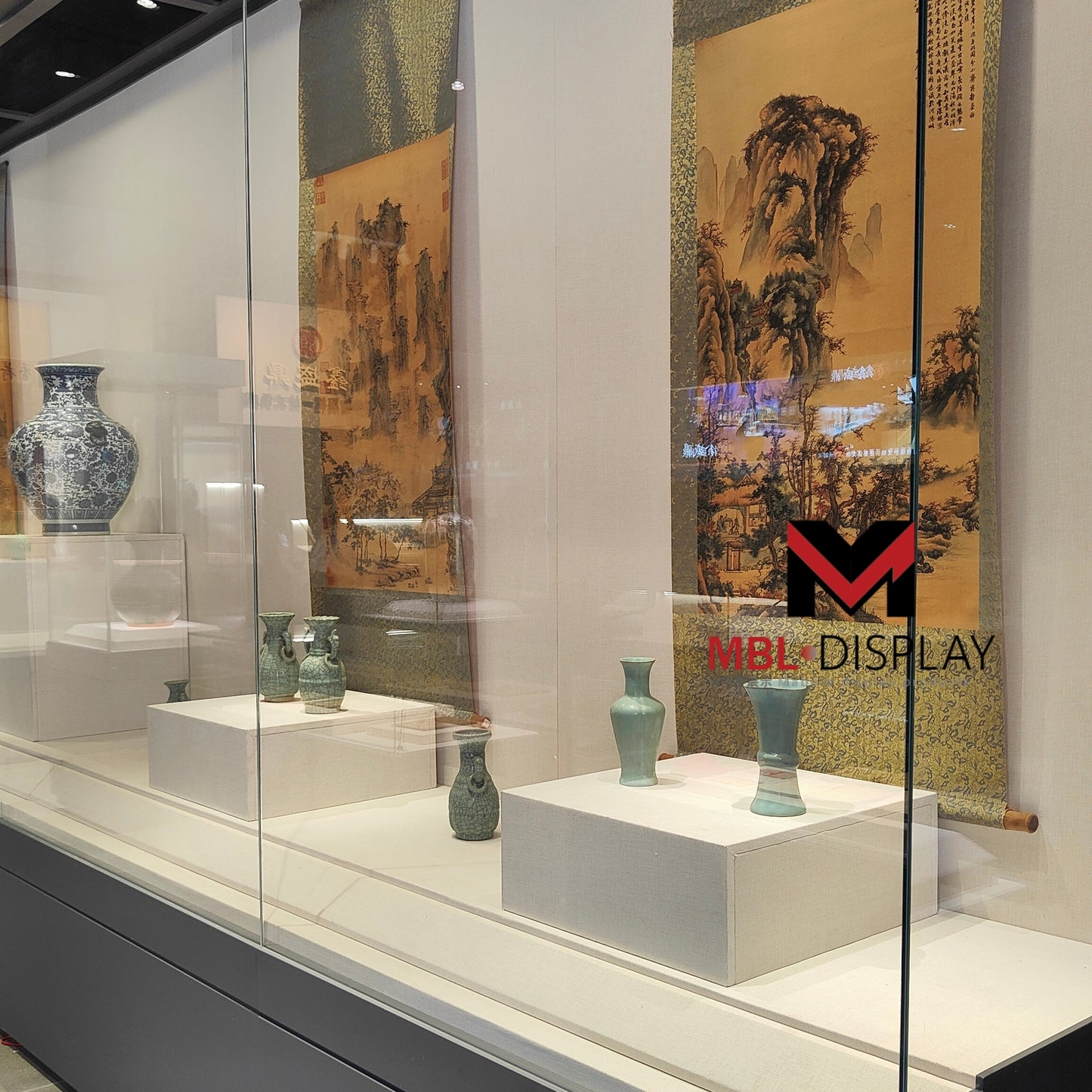 Museum Display Cabinet – Example 7