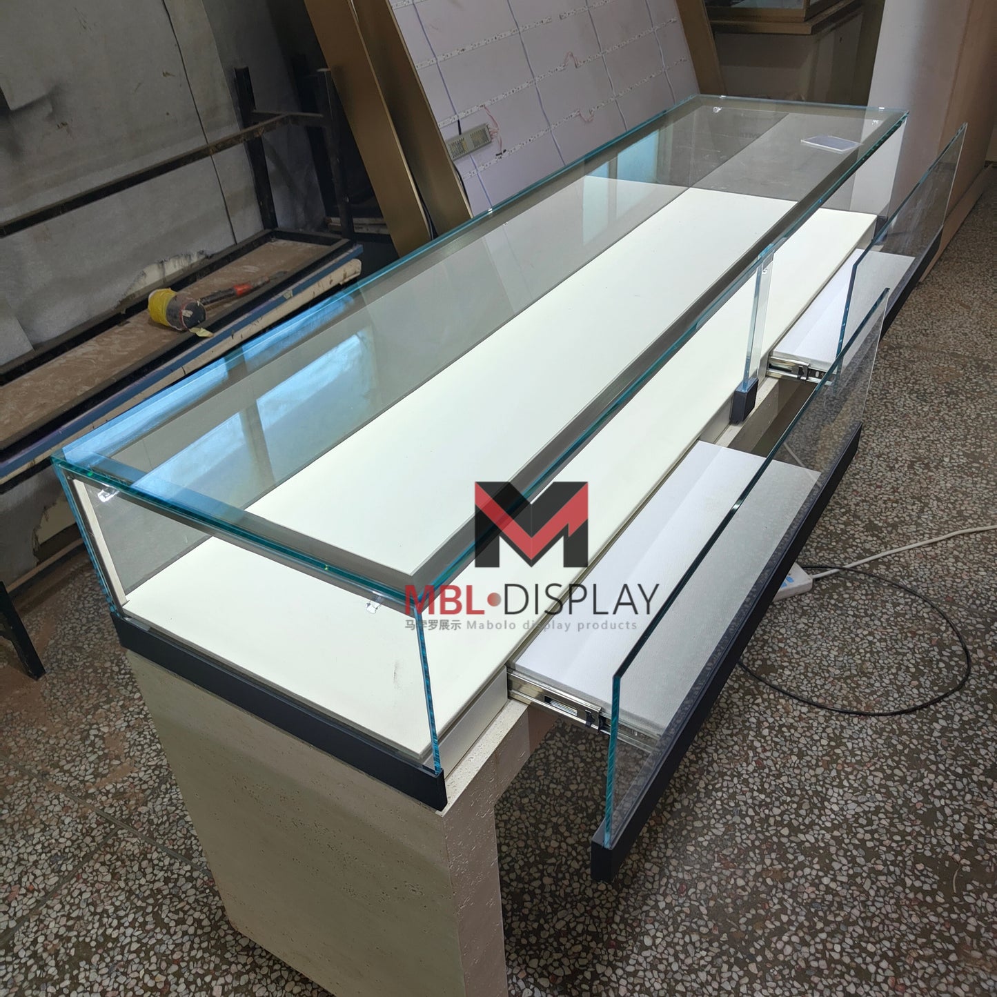 Sales Display Cabinet - Example 8