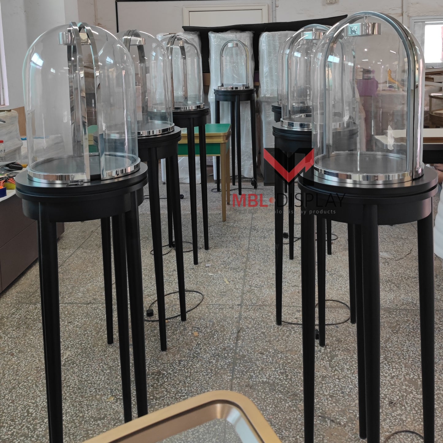 High-end glass dome display case - Example 9