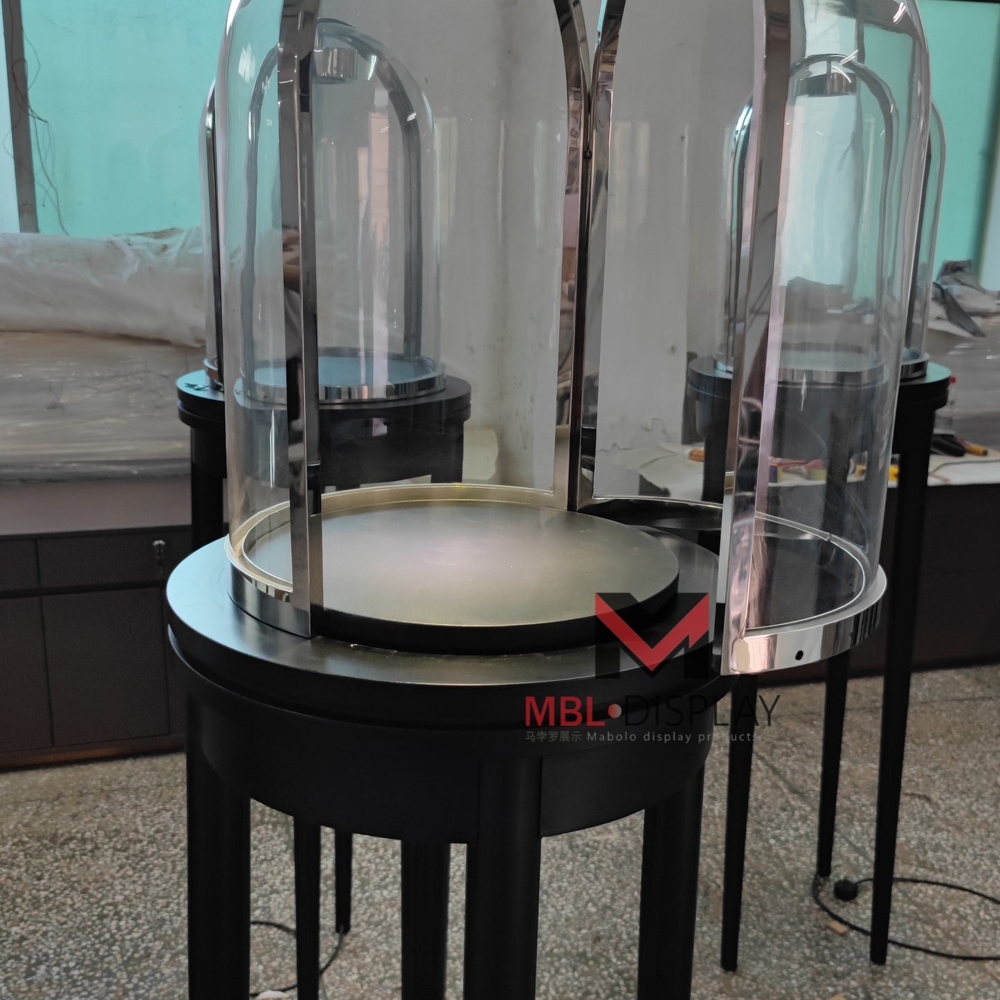 High-end glass dome display case - Example 9