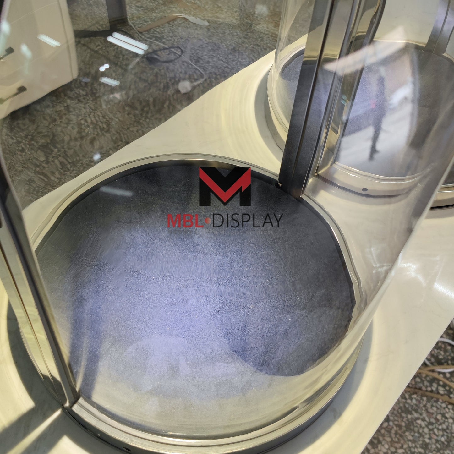 High-end glass dome display case - Example 7