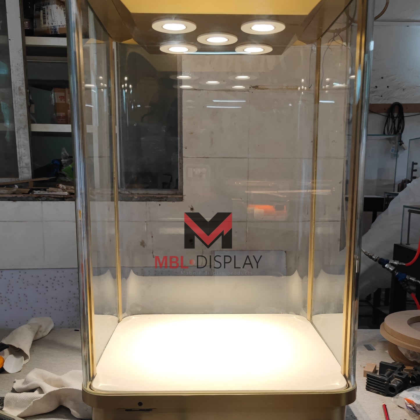 High-end glass dome display case - Example 3