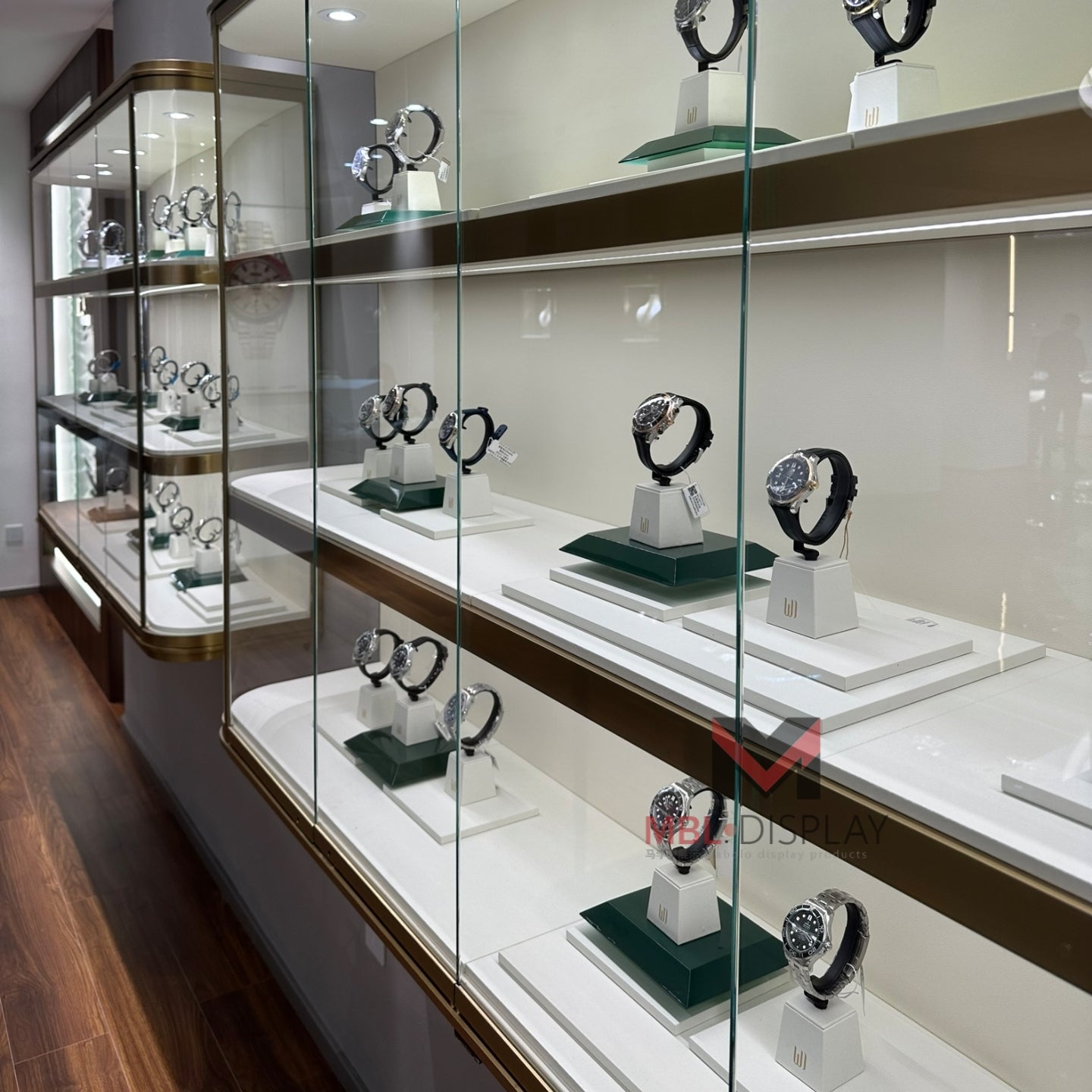 Display Case Storefront Shoot – Example 4